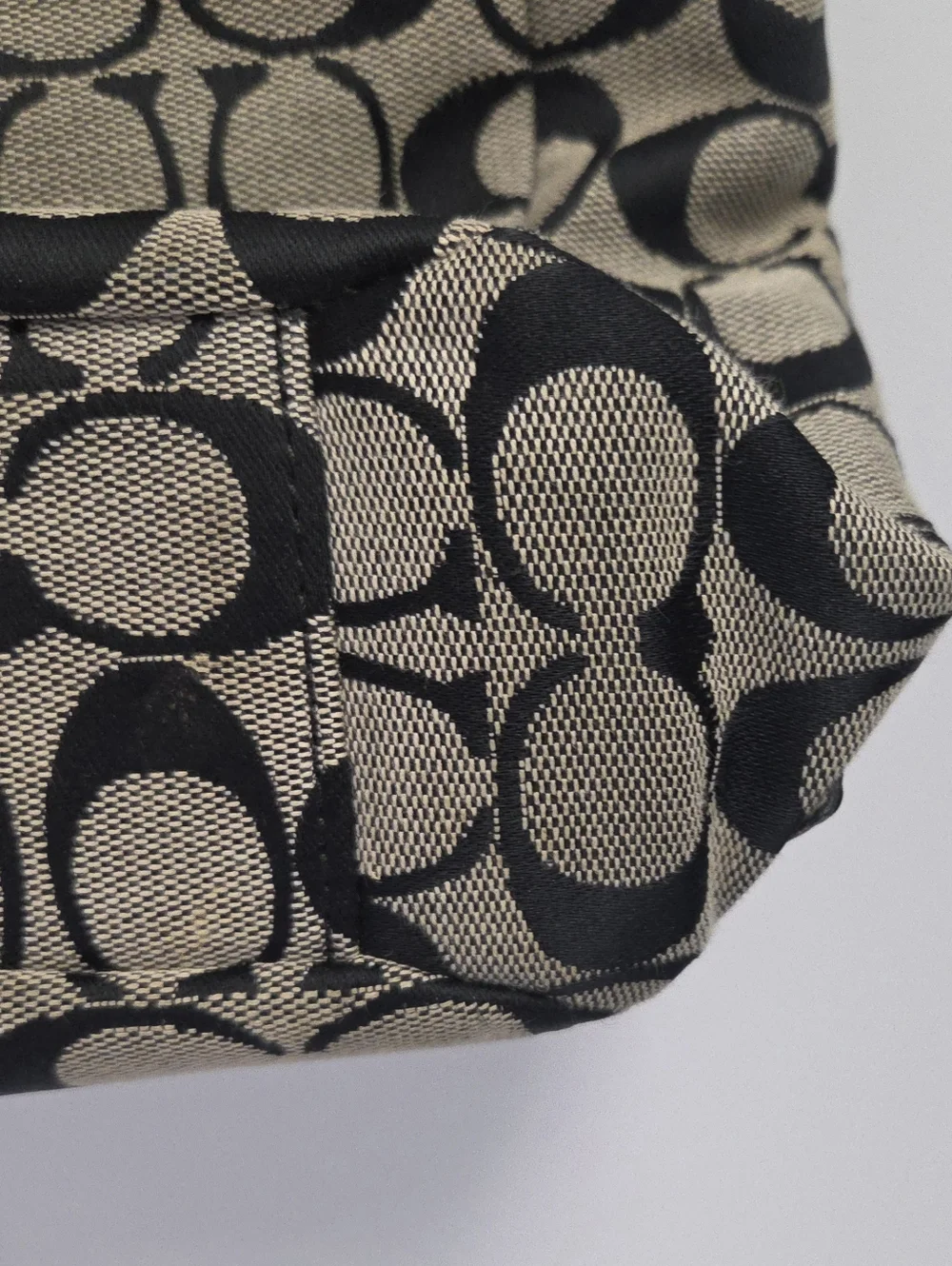 Coach F19388 Gallery Signature Zip Tote Black Black & Gray - Picture 8 of 15